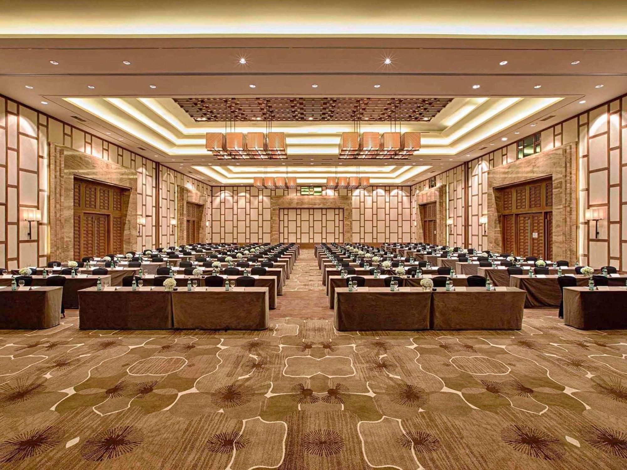 Pullman Danang Beach Resort Exterior photo