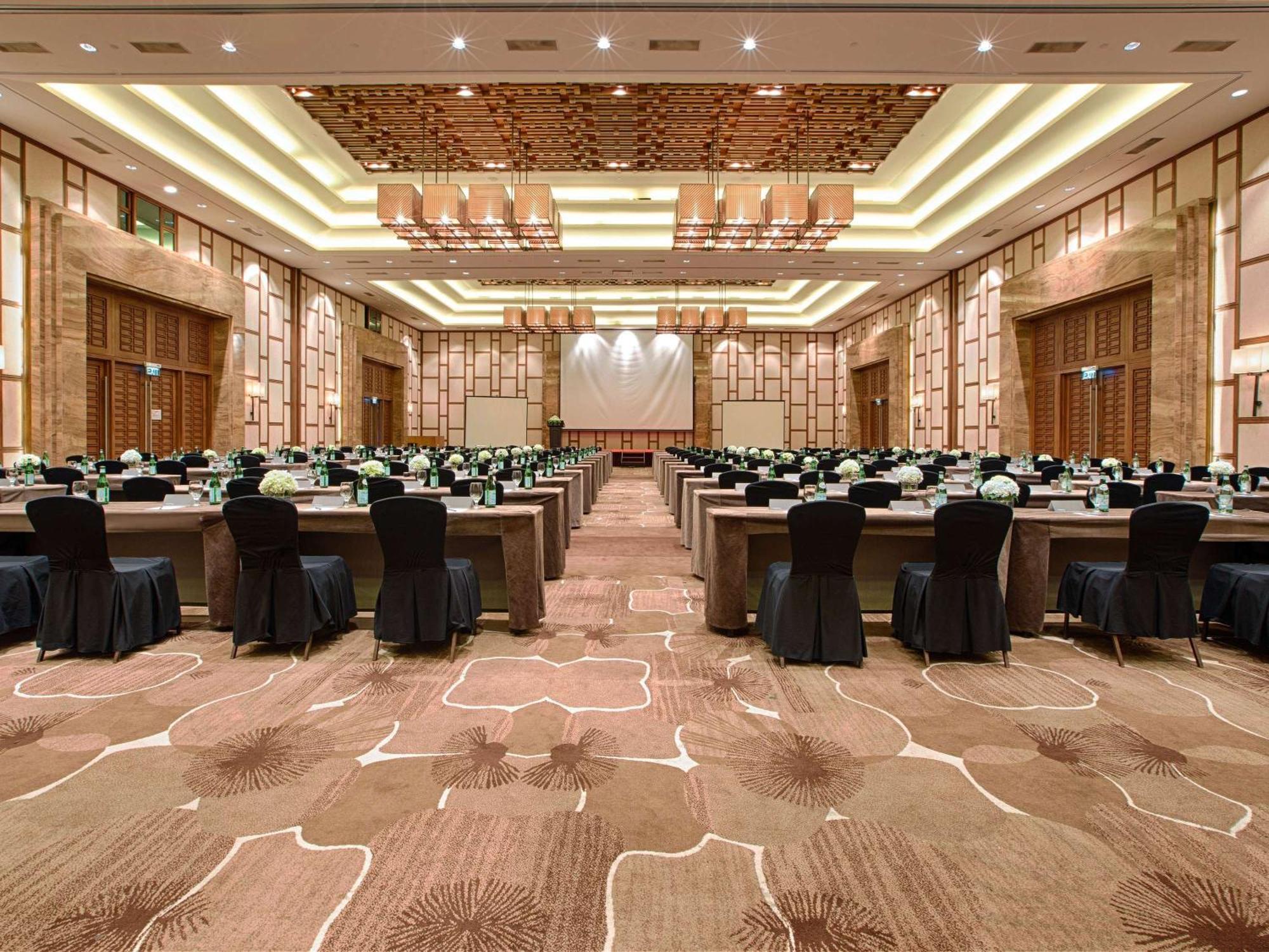 Pullman Danang Beach Resort Exterior photo